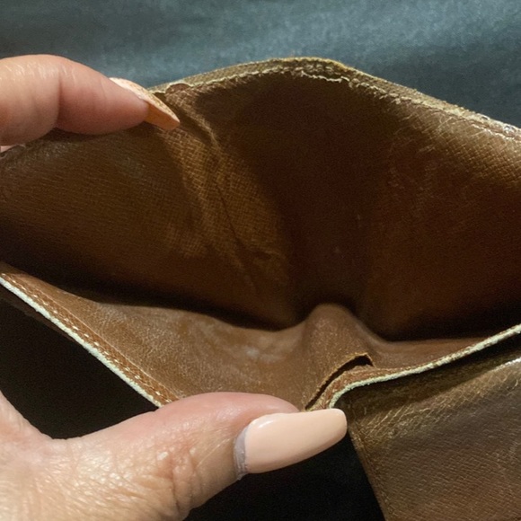 LV Mens Wallet - Picture 5 of 9